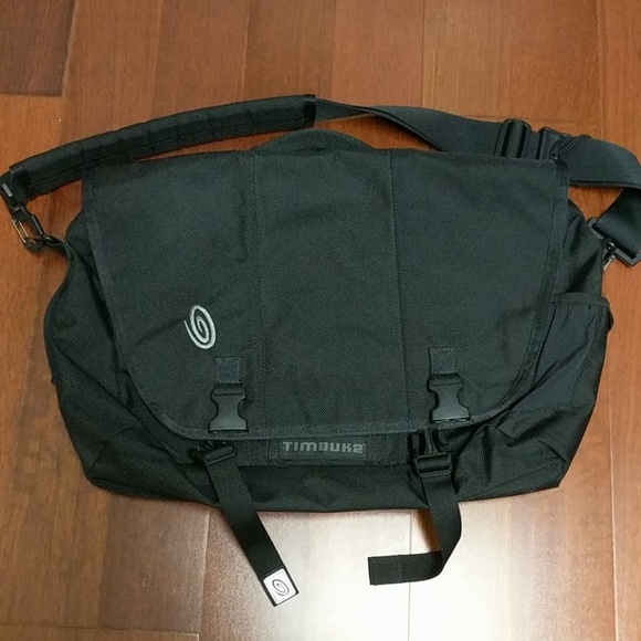 timbuk2 black messenger bag